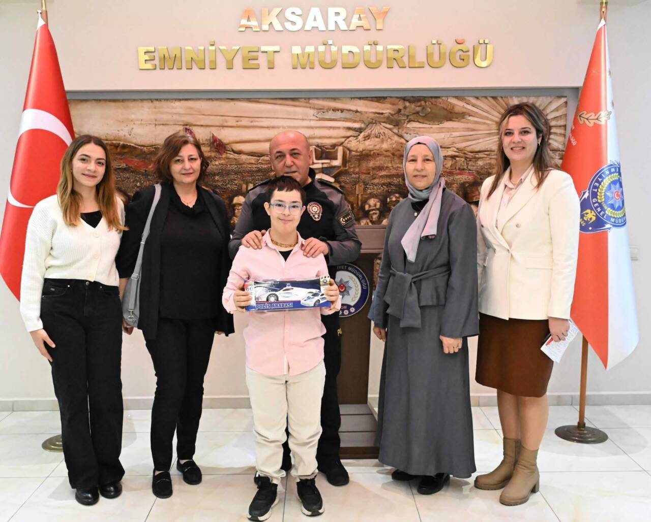 Aksaray İl Emniyet Müdürlüğünde gerçekleşen anlamlı buluşmada, Down Sendromlular Derneği