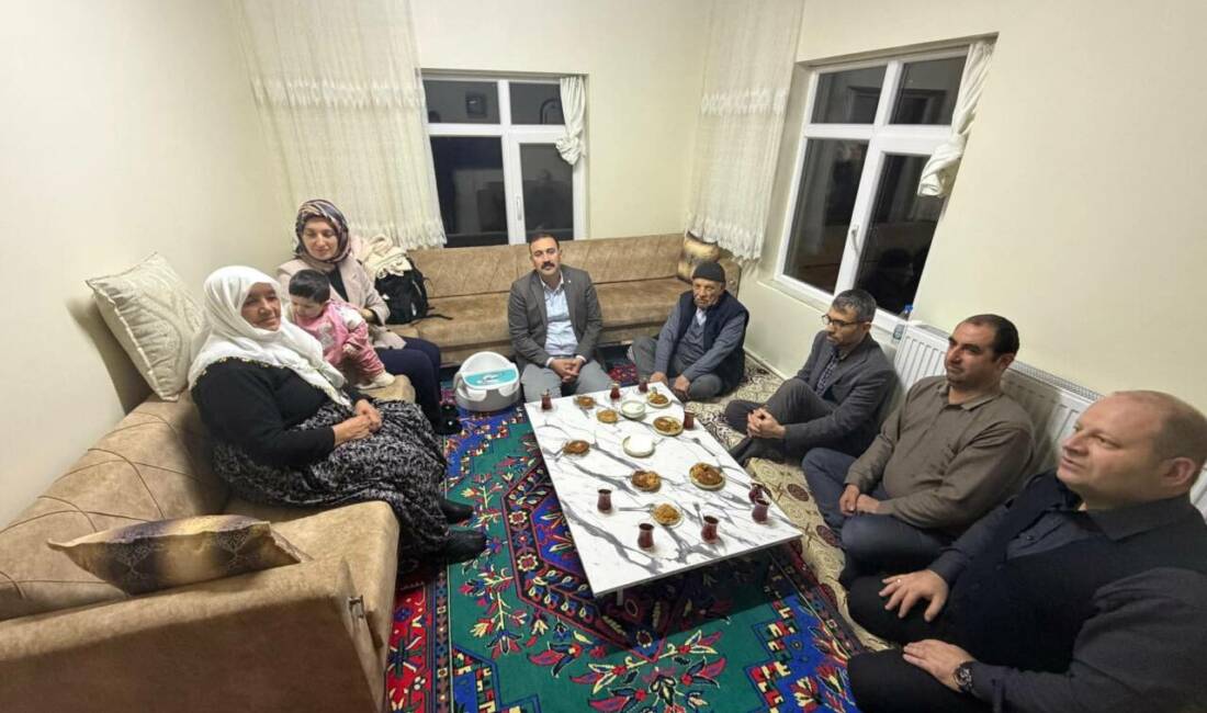 Kaymakam Bilal Göksun ve eşi, ilçedeki yaşlıları ziyaret ederek iftar