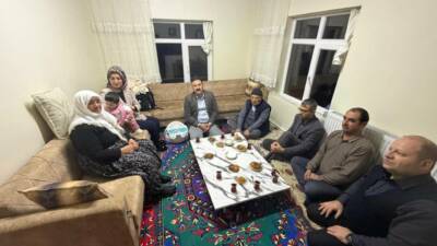 Kaymakam Bilal Göksun ve eşi, ilçedeki yaşlıları ziyaret ederek iftar