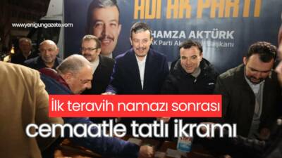 Ramazan’ın ilk günlerinde teravih namazı sonrası cami çıkışında vatandaşlara tatlı
