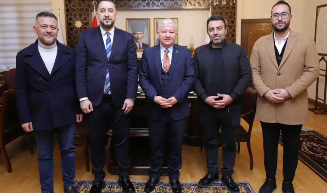 Aksaray Müteahhitler Birliği Başkanı Fatih Güneş ve beraberindeki birlik üyeleri,