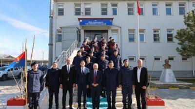 Aksaray Valisi Murat Duru, İlçe Jandarma Komutanlığı’nda güvenlik çalışmalarını yerinde