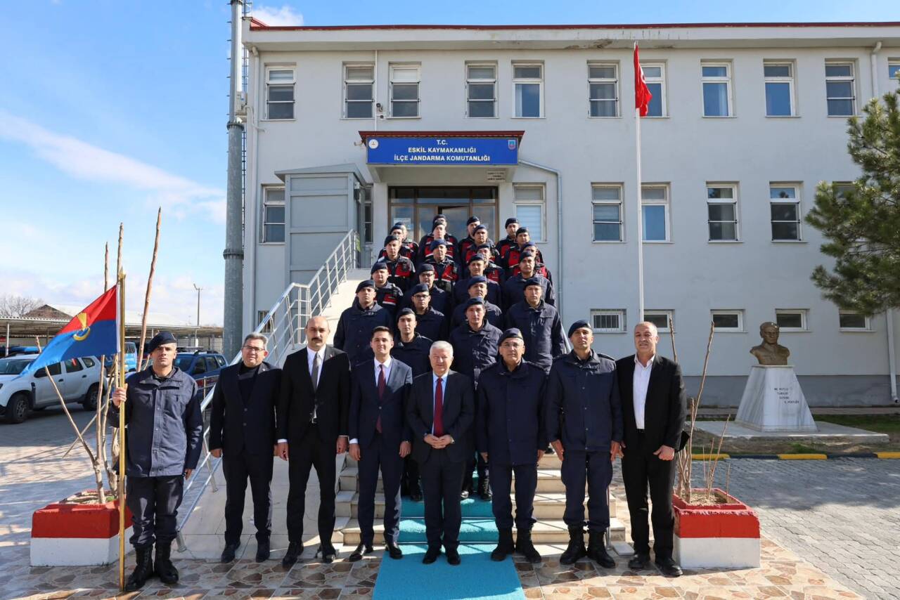 Aksaray Valisi Murat Duru, İlçe Jandarma Komutanlığı’nda güvenlik çalışmalarını yerinde