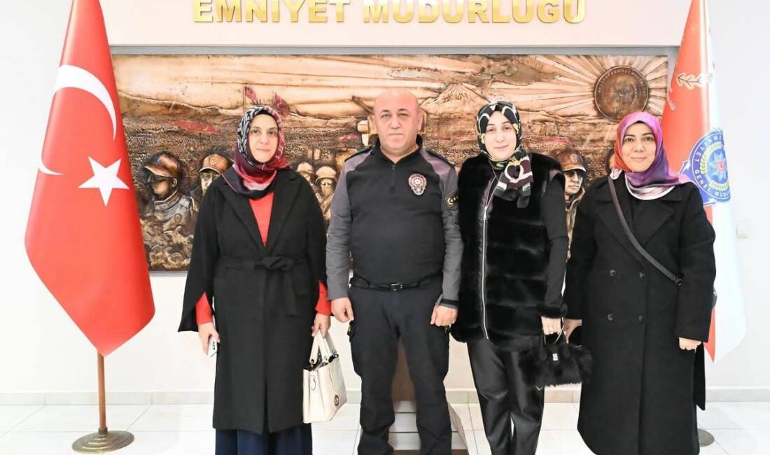 AK Parti Aksaray Kadın Kolları İl Başkanı Sultan Billur ve