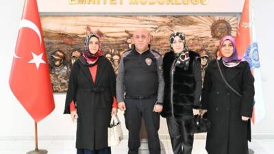 AK Parti Aksaray Kadın Kolları İl Başkanı Sultan Billur ve