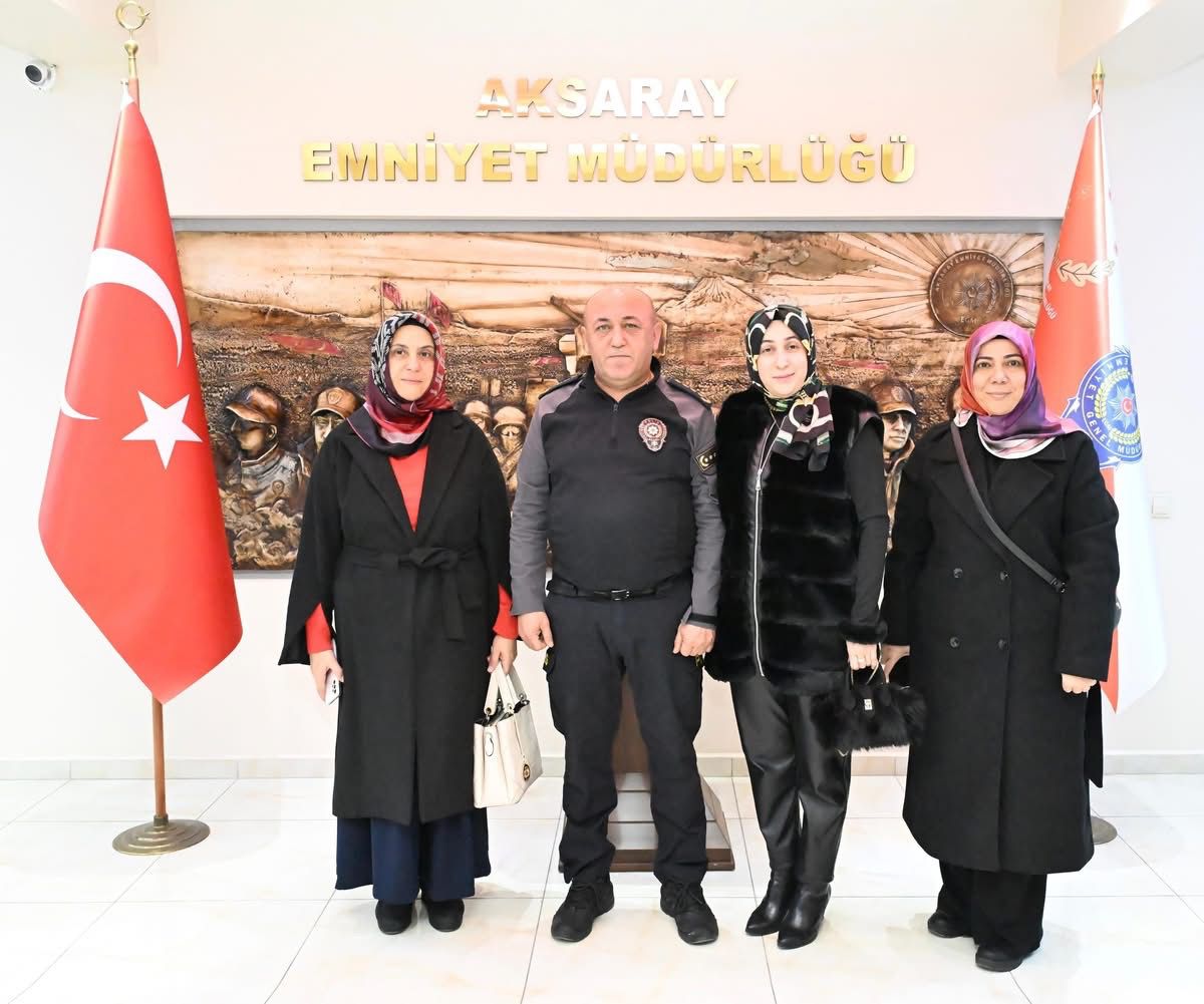 AK Parti Aksaray Kadın Kolları İl Başkanı Sultan Billur ve