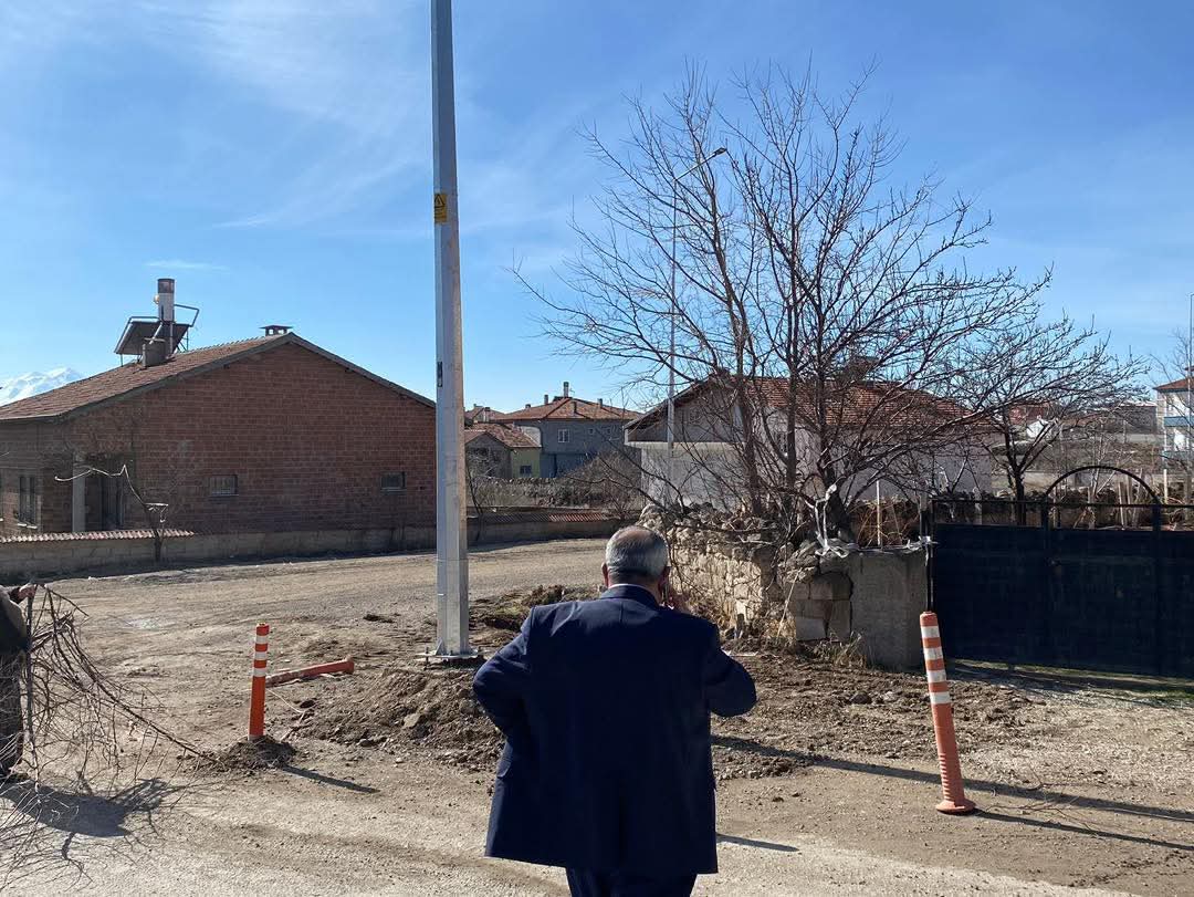 Gülağaç Belediye Başkanı Doğan Başbuğ, yapımı devam eden Gülağaç–Güzelyurt arası