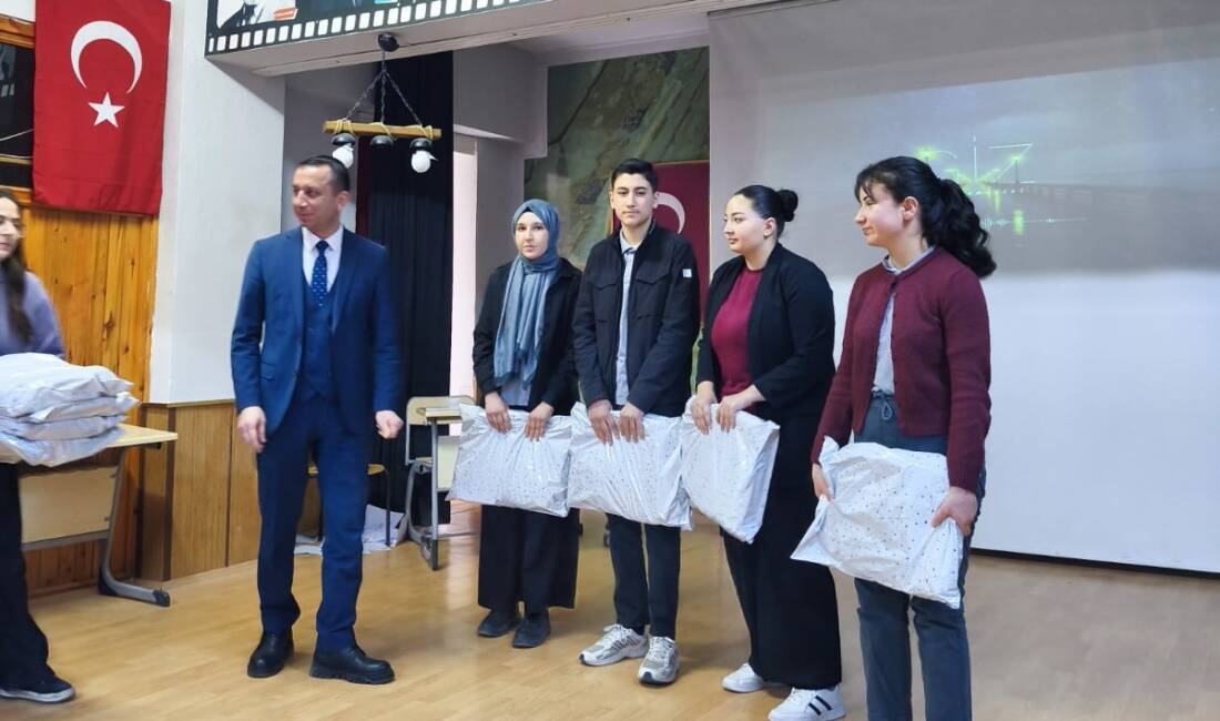 Aksaray’ın Güzelyurt ilçesinde düzenlenen “Korkma! Gençliğin Ruhu Burada” temalı liseler