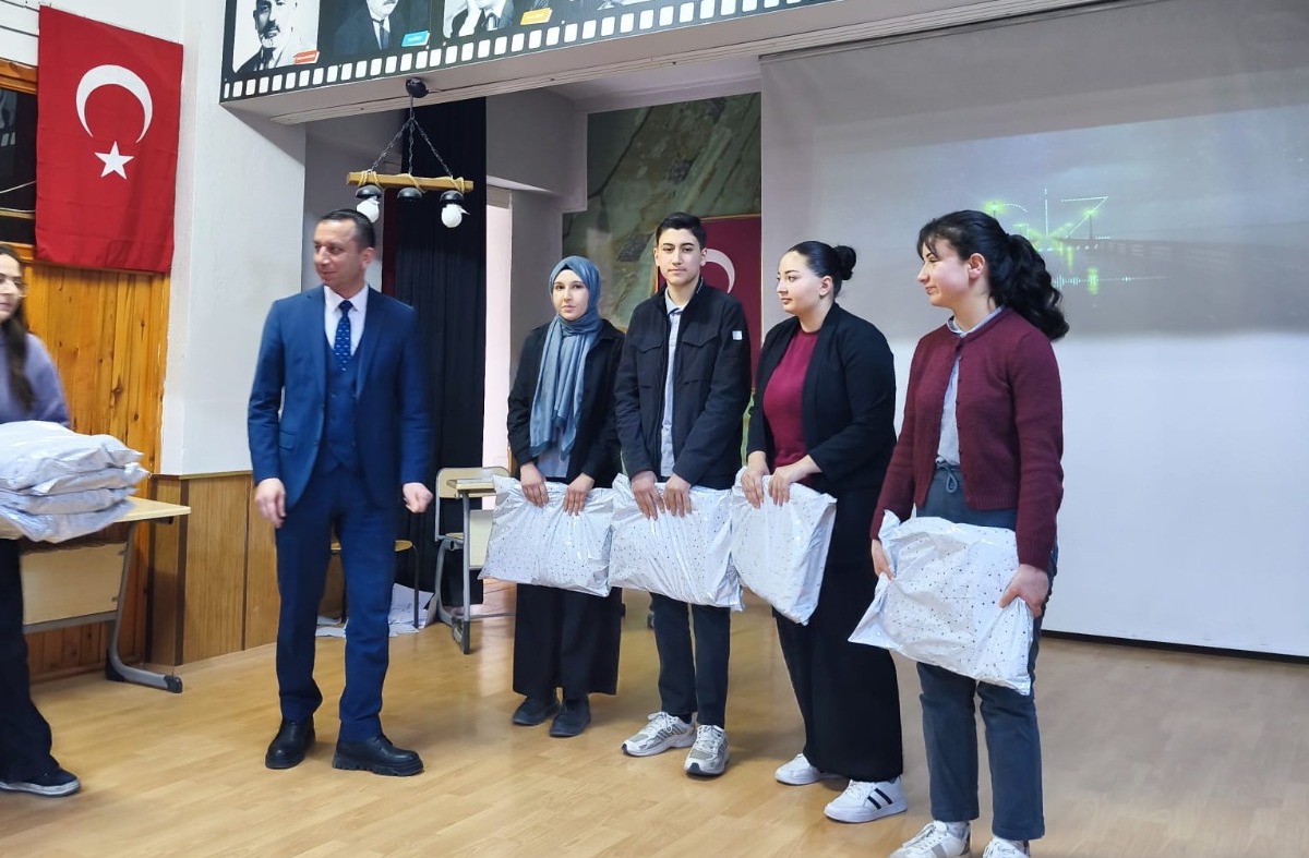 Aksaray’ın Güzelyurt ilçesinde düzenlenen “Korkma! Gençliğin Ruhu Burada” temalı liseler
