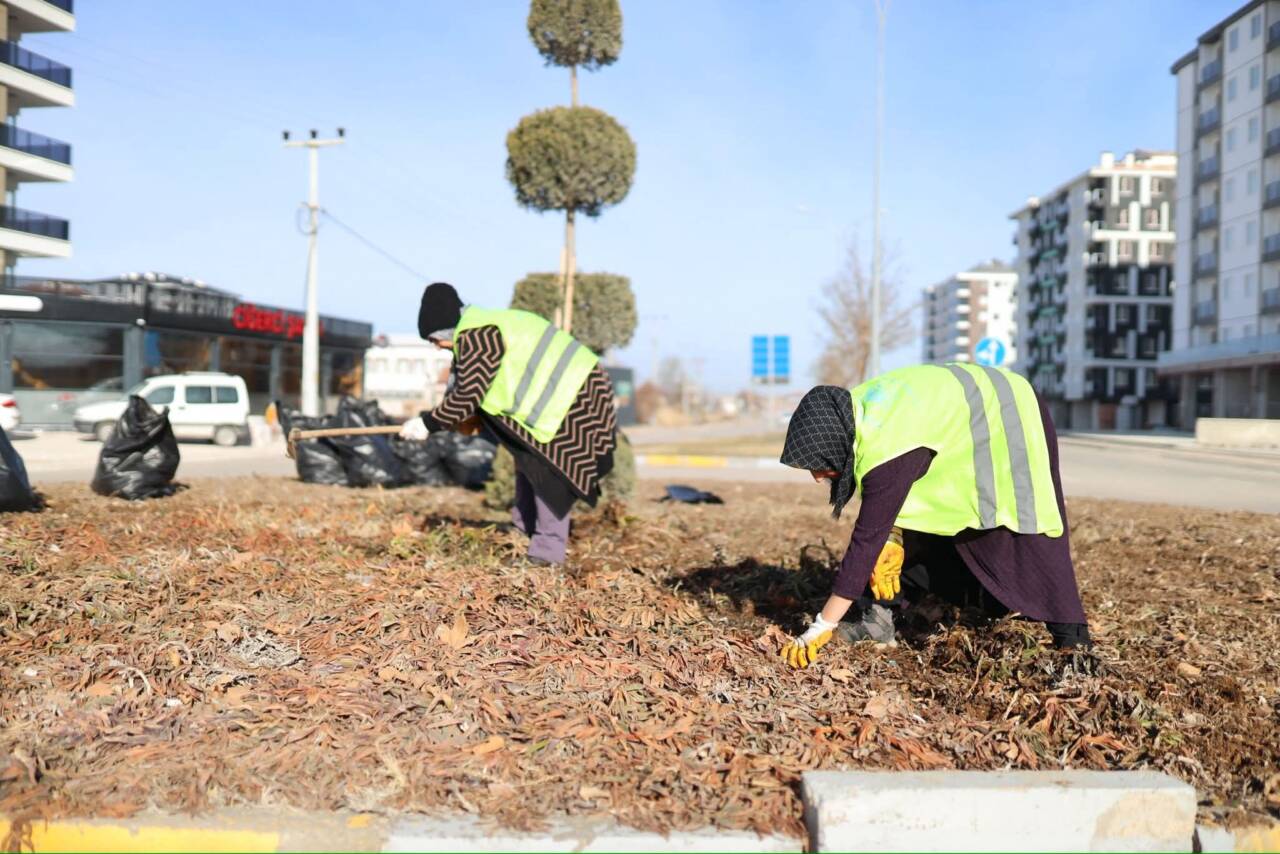 Aksaray Belediyesi, Tacin Mahallesi Bilim Merkezi çevresinde yürütülen peyzaj, çevre
