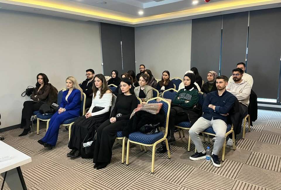 Aksaray Barosu, stajyer avukatların icra uygulamalarını öğrenmeleri için düzenlediği eğitimle