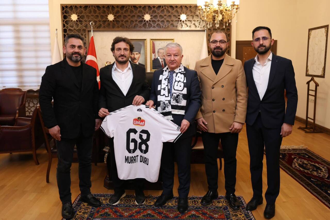 Kuzeyboru 68 Aksarayspor Başkanı Cem Çorakçı ve yönetim kurulu üyeleri,