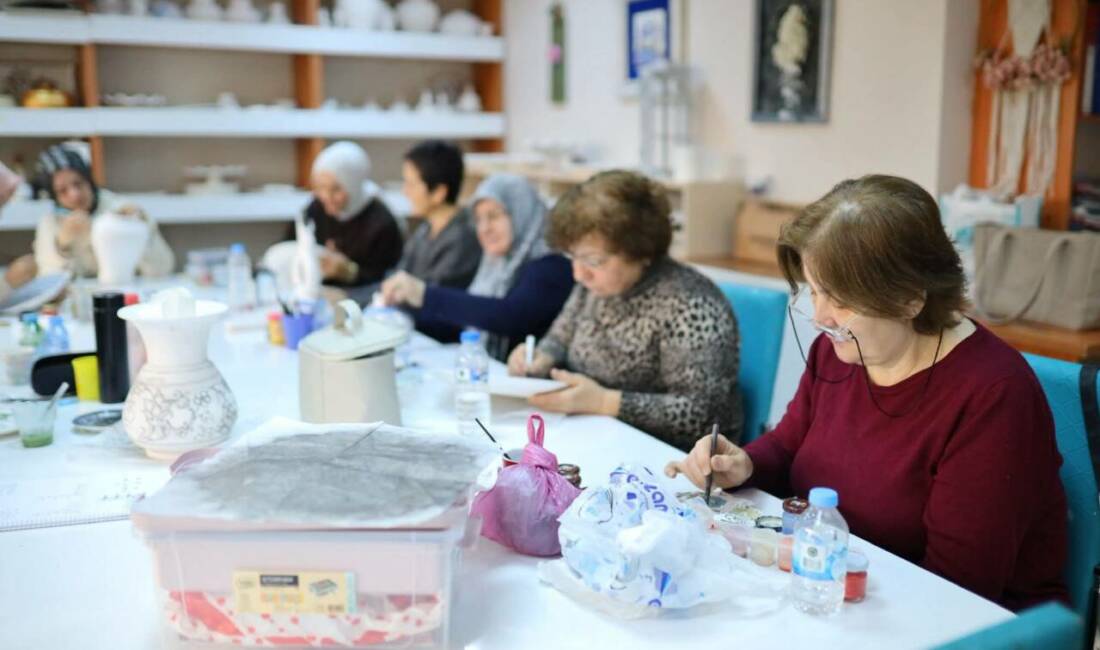 Aksaray Belediyesi tarafından yürütülen AKMEK kursları, kadınların özgüven kazanmasına, mesleki
