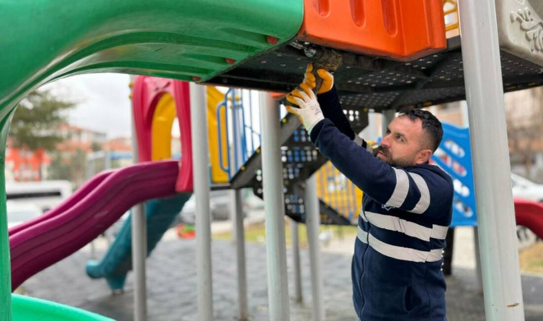 Aksaray Belediyesi, kent genelindeki parklarda bakım ve onarım çalışmaları yürütüyor.