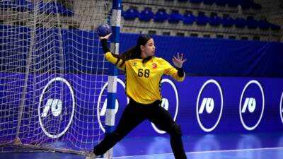 Aksaray Belediyespor Hentbol takımının genç ve başarılı kalecisi Cavidan Yayatan,