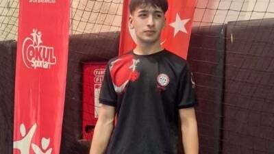Adana’da düzenlenen Okul Sporları Bilek Güreşi Türkiye Birinciliği müsabakalarında Aksaray'ı
