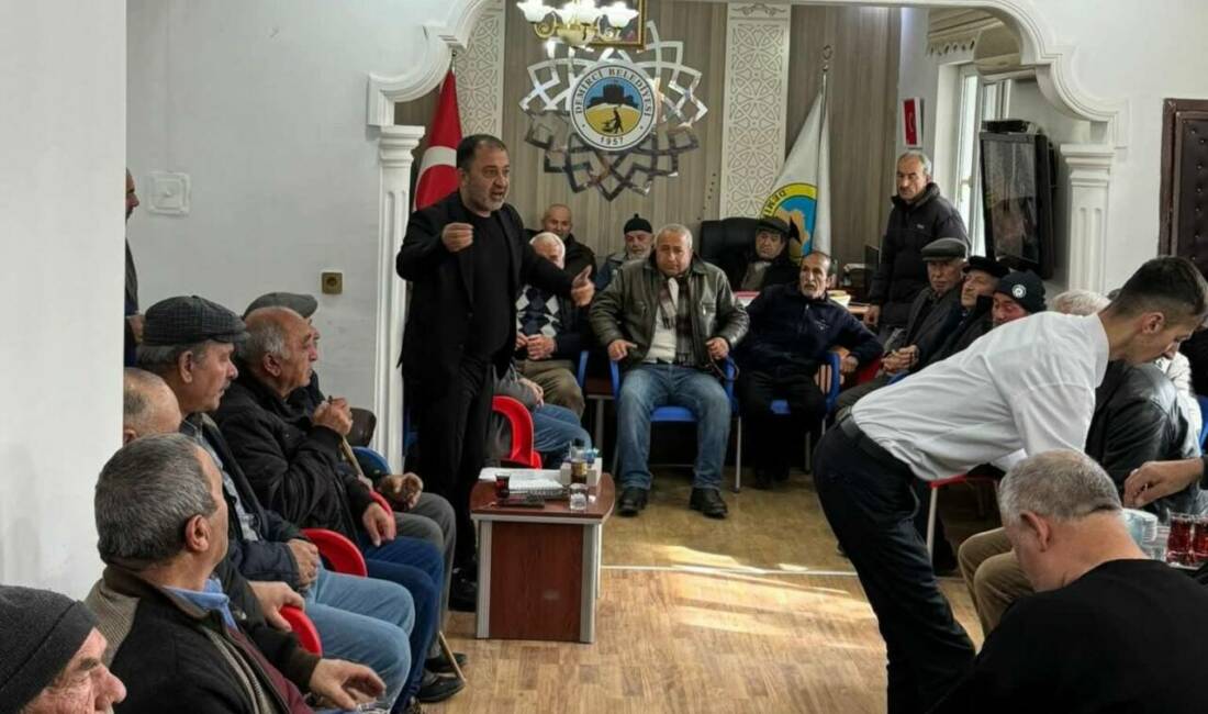 Demirci Belediyesi tarafından düzenlenen halk toplantısında, beldede hayata geçirilmesi planlanan