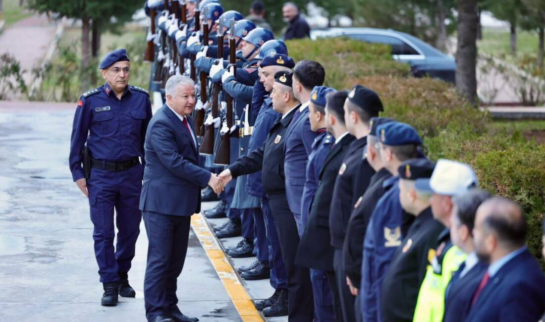 Aksaray Valisi Murat Duru, İl Jandarma Komutanlığına gerçekleştirdiği ziyarette yürütülen