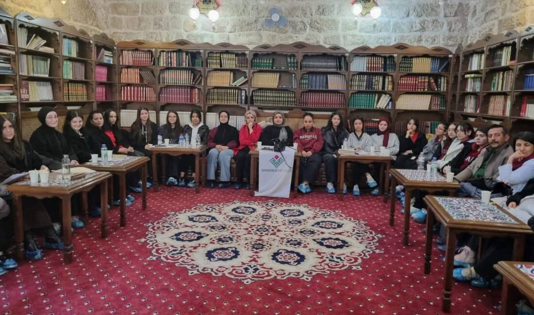 Anadolu Mektebi öğrencileri Zinciriye Medresesi’nde okuma sohbetlerinde buluştu.