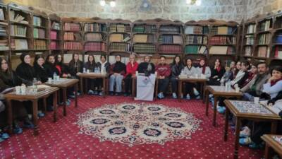 Anadolu Mektebi öğrencileri Zinciriye Medresesi’nde okuma sohbetlerinde buluştu.