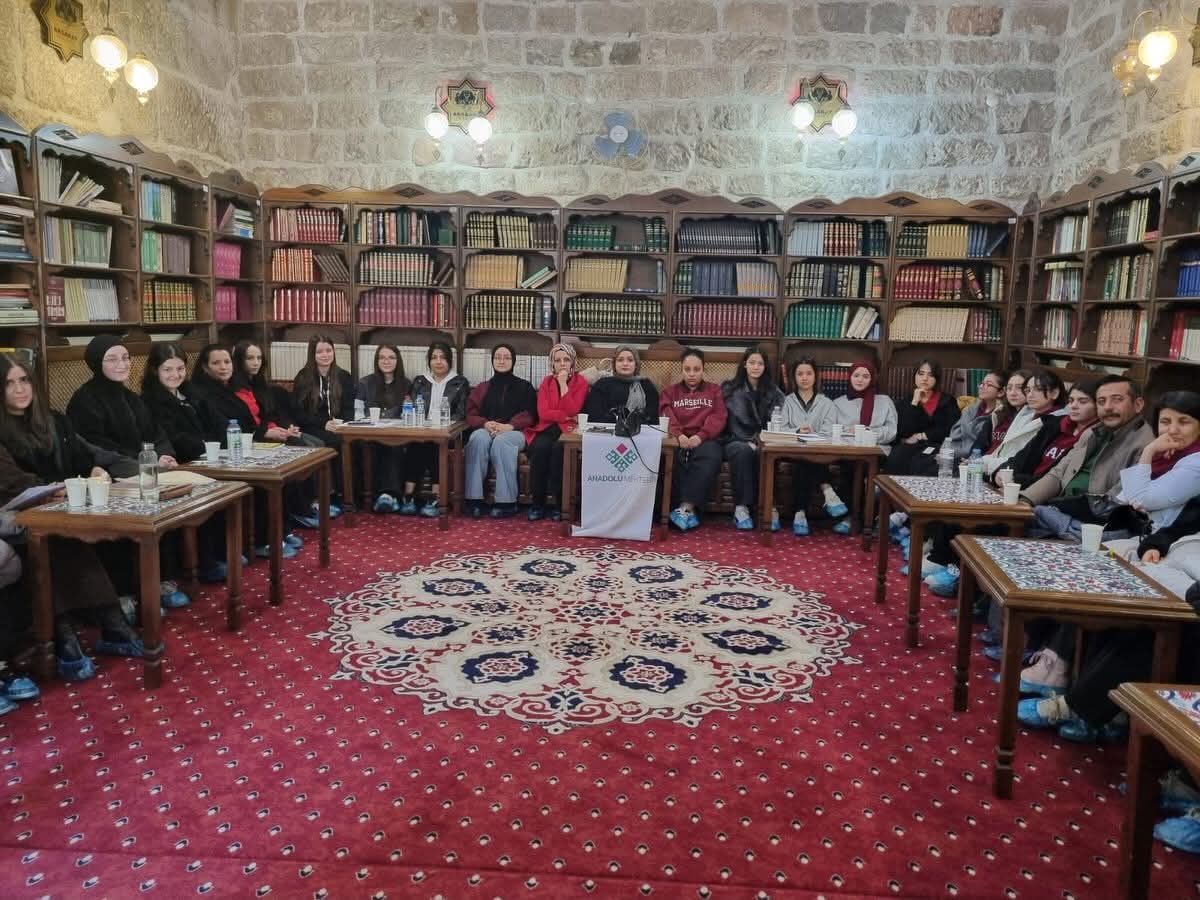 Anadolu Mektebi öğrencileri Zinciriye Medresesi’nde okuma sohbetlerinde buluştu.