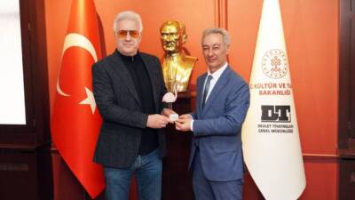 Eskil Belediye Başkanı Mustafa Zavlak, Devlet Tiyatroları Genel Müdürü Tamer