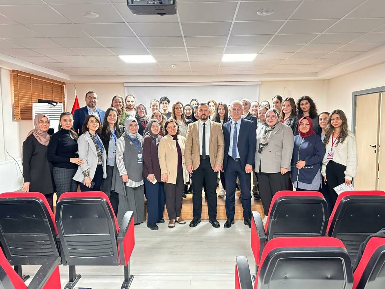 İl Sağlık Müdürlüğü koordinasyonunda düzenlenen NRP eğitiminde 21 sağlık personeli