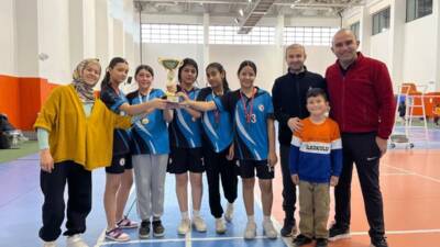 Okul Sporları kapsamında düzenlenen Yıldızlar Badminton İl Birinciliği müsabakaları tamamlandı.