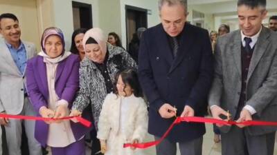 Selçuklu İlkokulu öğrencisi Ayfer Sena Yaşar, Aksaray’da ilk kişisel resim