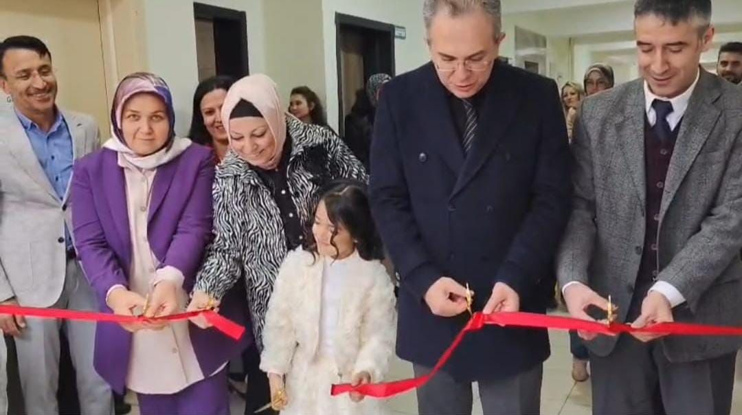 Selçuklu İlkokulu öğrencisi Ayfer Sena Yaşar, Aksaray’da ilk kişisel resim