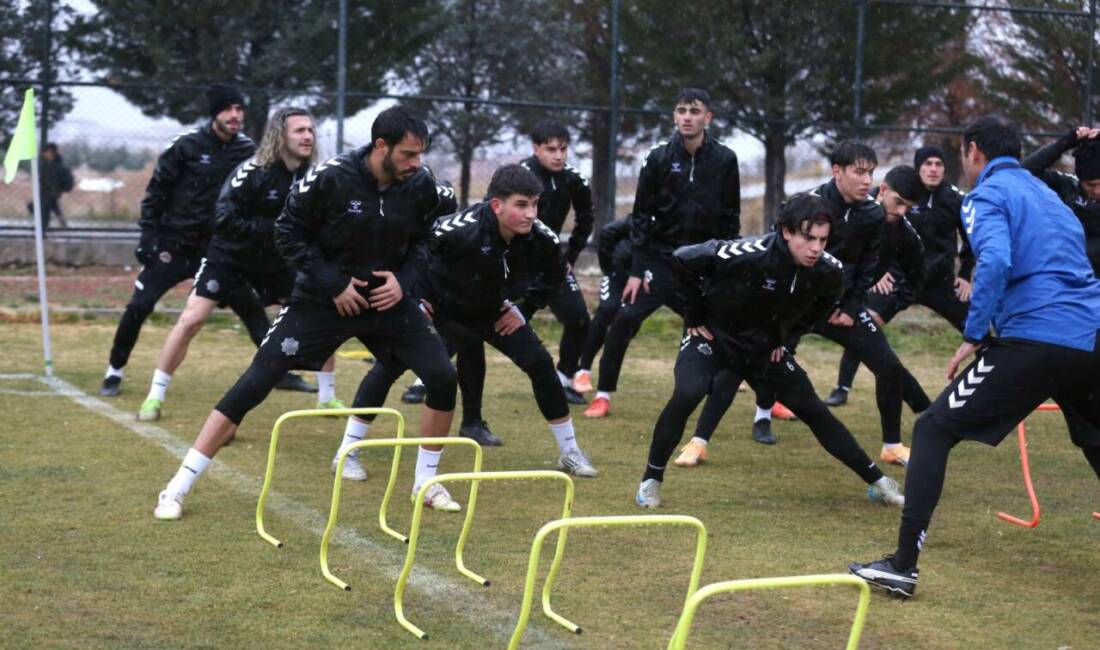 Lider Bursaspor deplasmanına gidecek siyah-beyazlılarda hazırlıklar başladı; cezalı ve sakat