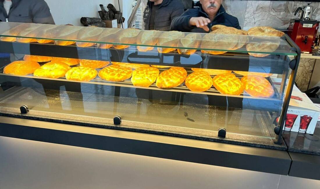Saratlı Belediye Başkanı Cuma Kaplan, Saratlı Halk Ekmek Fırını üzerinden