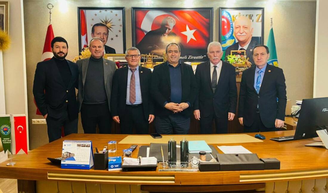 Sakarya’dan gelen muhtarlar heyeti, Aksaray Ziraat Odası Başkanı Emin Koçak’ı