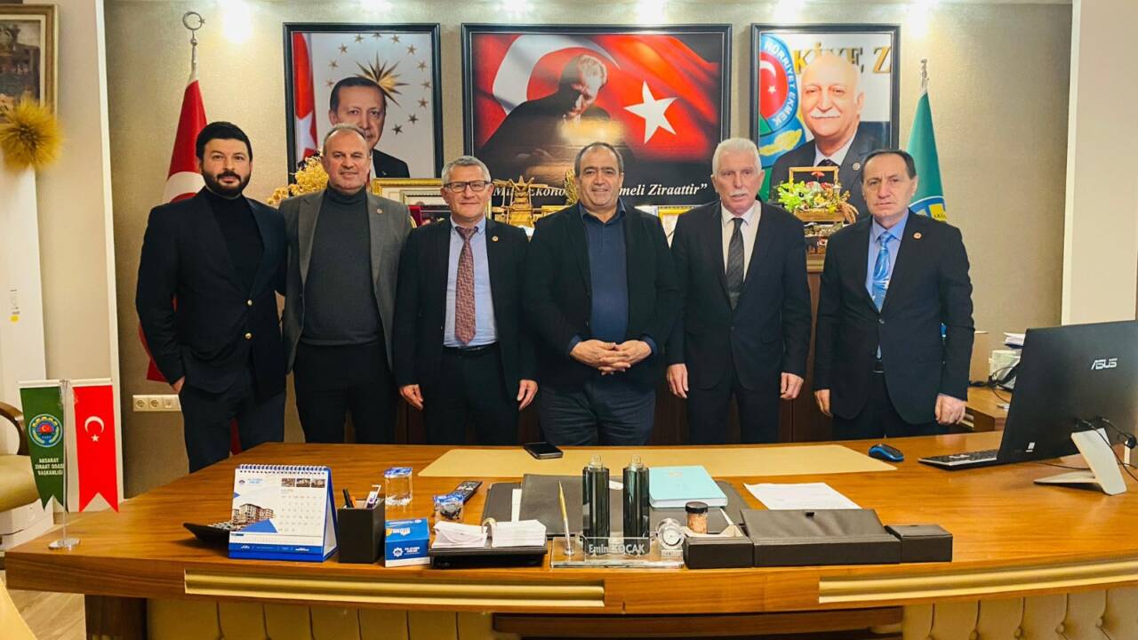 Sakarya’dan gelen muhtarlar heyeti, Aksaray Ziraat Odası Başkanı Emin Koçak’ı