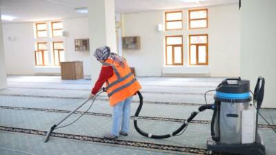 Aksaray Belediyesi, Ramazan Ayı öncesinde ibadethanelerde kapsamlı temizlik çalışması başlattı.