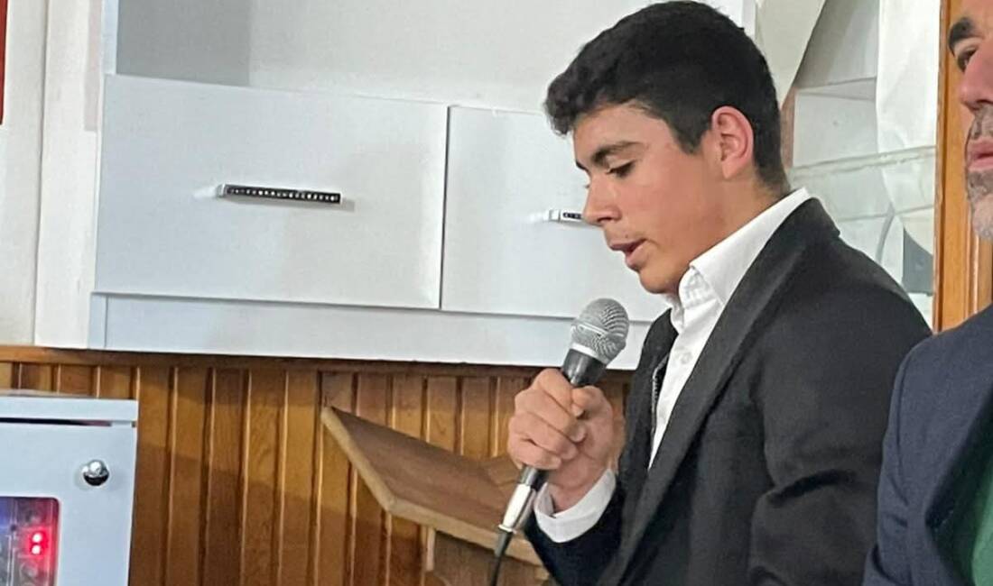 Sultanhanı’nda Cuma namazında gençler mihrapta görev alarak manevi bir atmosfer