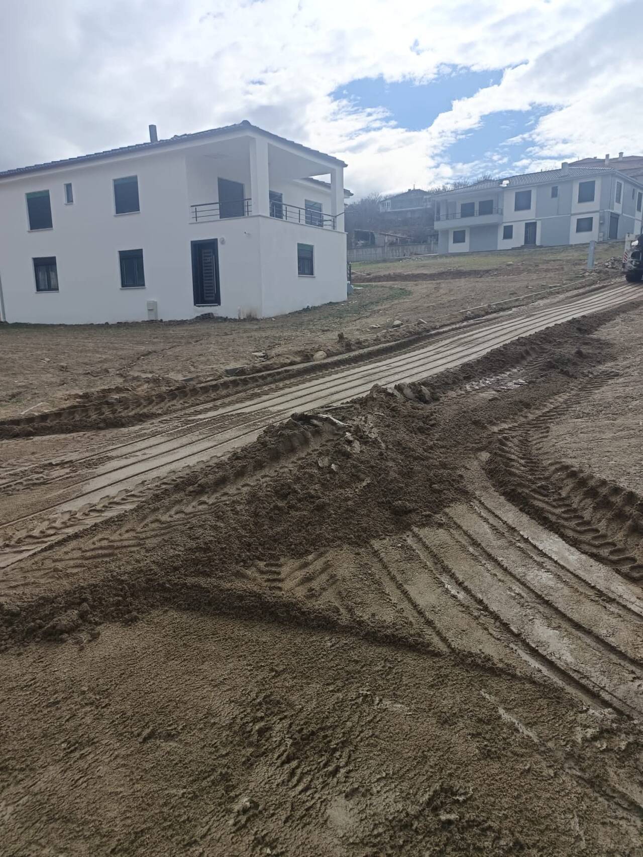 Sarıyahşi ilçesinde ulaşım altyapısını güçlendirmek amacıyla başlatılan yol yapım ve