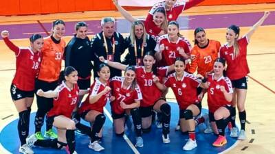 Türkiye Kadınlar Hentbol 1. Lig A Grubu 13. hafta mücadelesinde