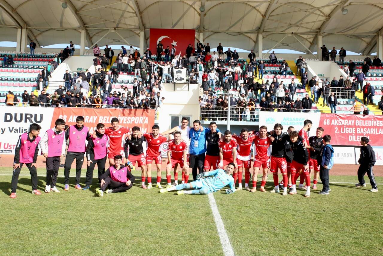 Kuzeyboru 68 Aksarayspor, Menemenspor’u 2-1 yenerek iç sahadaki 5 maçlık