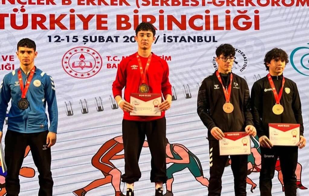 İstanbul’da düzenlenen Okullar Arası Gençler B Grekoromen Stil Güreş Şampiyonası,