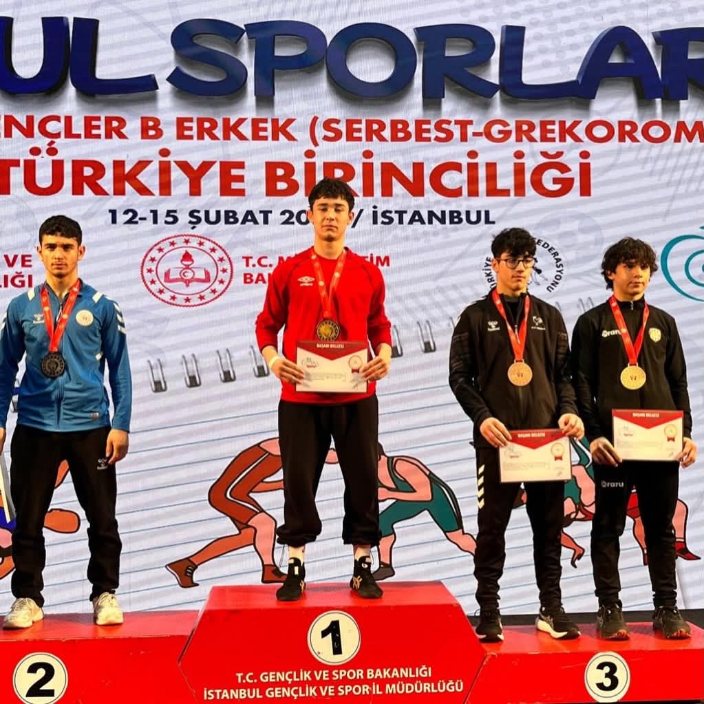 İstanbul’da düzenlenen Okullar Arası Gençler B Grekoromen Stil Güreş Şampiyonası,