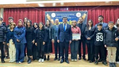 Ortaköy’de gençlere yönelik düzenlenen ses yarışması, müzikle buluşan yetenekleri aynı