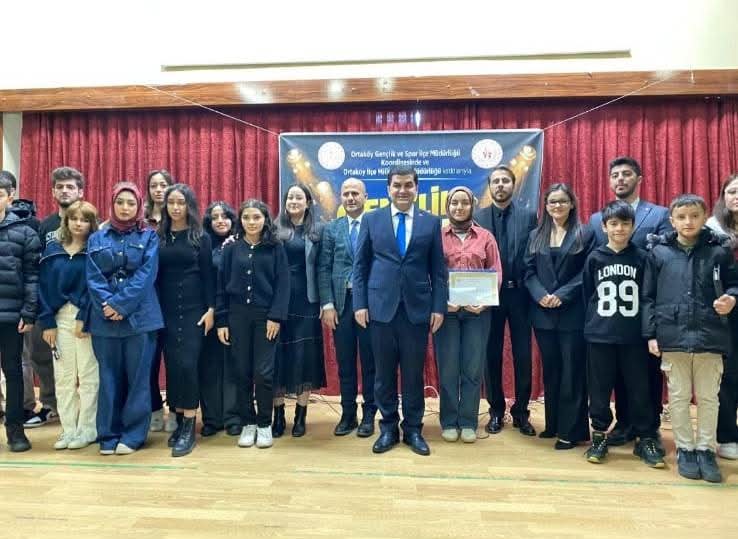 Ortaköy’de gençlere yönelik düzenlenen ses yarışması, müzikle buluşan yetenekleri aynı