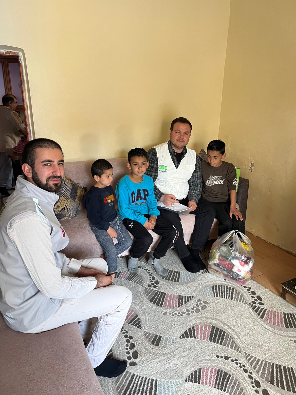 Umut Kervanı Vakfı, Aksaray'da yardım çalışmalarını gerçekleştirmeye devam ediyor.