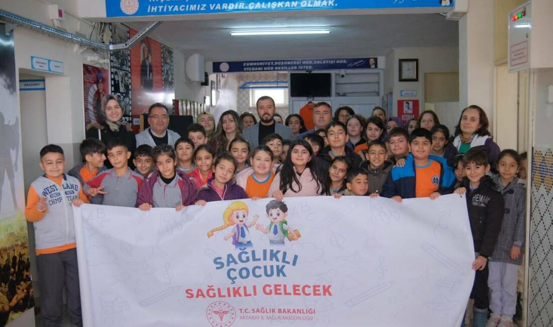 Aksaray’da düzenlenen “Sağlıklı Çocuk, Sağlıklı Gelecek” etkinliğinde ilkokul öğrencileri sağlık