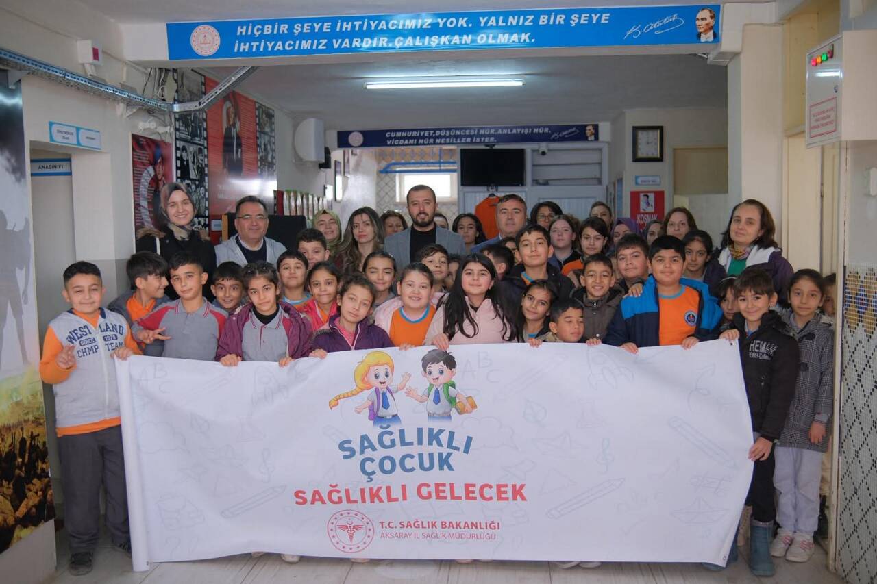 Aksaray’da düzenlenen “Sağlıklı Çocuk, Sağlıklı Gelecek” etkinliğinde ilkokul öğrencileri sağlık