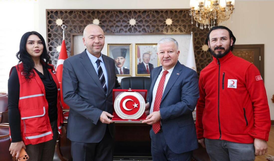 Aksaray Valisi Murat Duru, Kızılay Aksaray Şube Başkanı Fırat Oruç