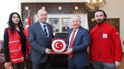 Aksaray Valisi Murat Duru, Kızılay Aksaray Şube Başkanı Fırat Oruç