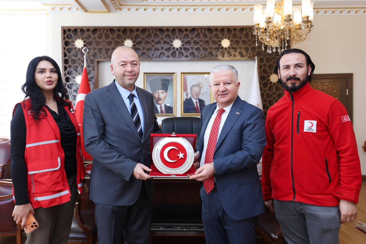 Aksaray Valisi Murat Duru, Kızılay Aksaray Şube Başkanı Fırat Oruç