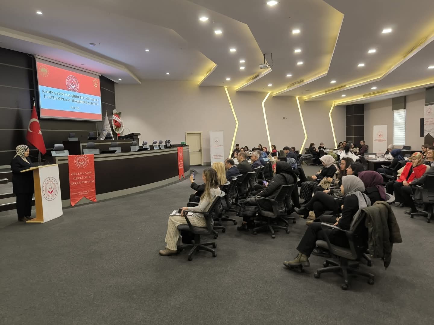 Aksaray Aile ve Sosyal Hizmetler İl Müdürlüğü organizasyonunda, kadına yöneltilen